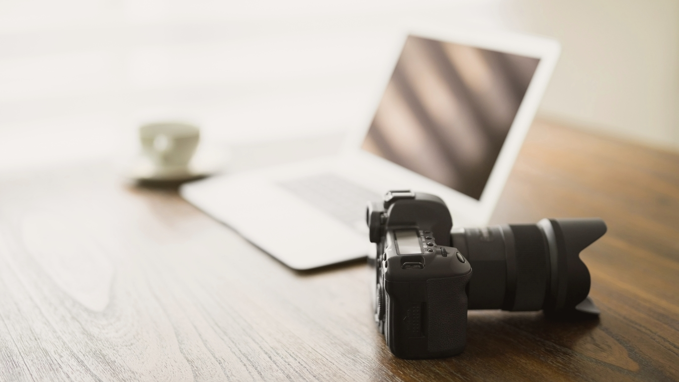 Content-Erstellung für Unternehmen – professionelle Texte und Visuals von der Content Managerin. Maßgeschneiderte Inhalte zur Stärkung der Markenpräsenz und Steigerung des Engagements.