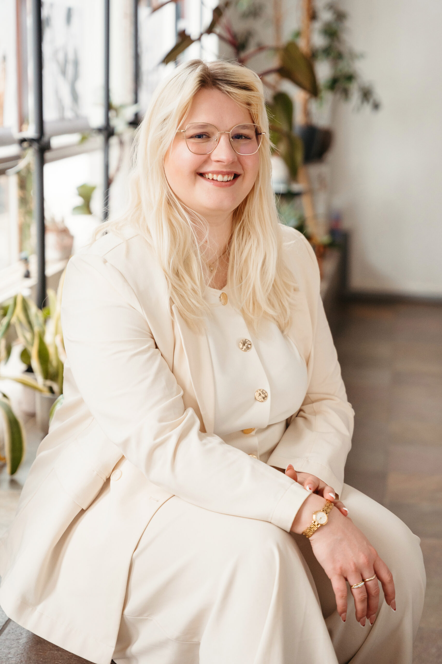 Louisa Bellen, Social Media Managerin aus Dresden für Social Media Management, Content Creation und Workshops. Unterstützung für Unternehmen beim Aufbau einer starken Social-Media-Präsenz.